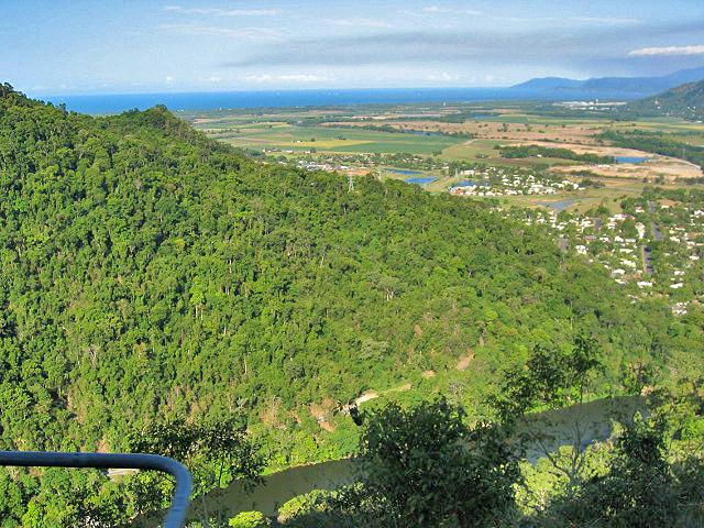 A 419 Cairns vu du Kuranda Railway.jpg